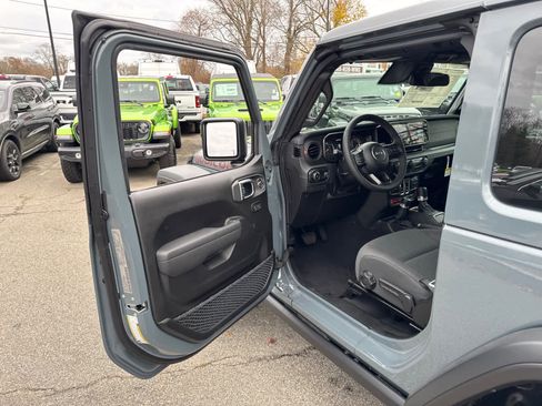 New 2026 Jeep Wrangler Rubicon w/ Steel Bumper Group AWD/4WD image 11
