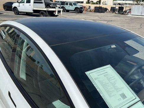 Used 2022 Tesla Model 3 RWD image 9