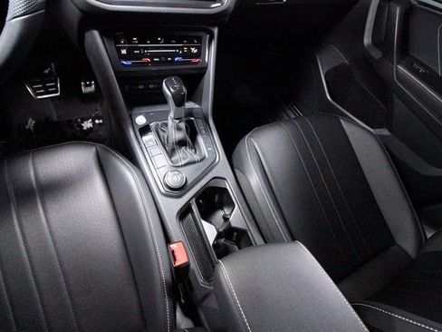 Used 2024 Volkswagen Tiguan SE R-Line image 9