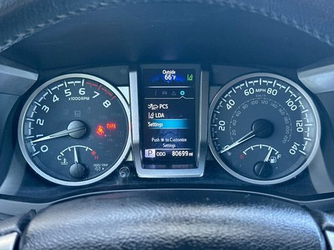 Used 2021 Toyota Tacoma SR5 AWD/4WD image 19