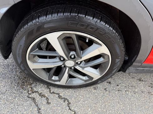 Used 2019 Hyundai Kona Limited FWD image 17