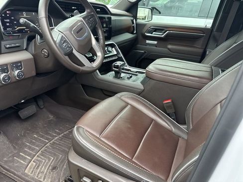 Used 2024 GMC Sierra 1500 Denali w/ Technology Package AWD/4WD image 9