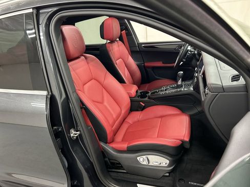 Certified 2021 Porsche Macan S image 24
