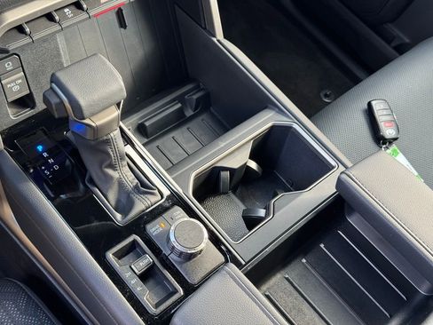 Used 2025 Toyota Tundra Limited image 31