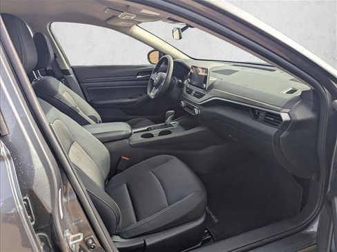 Used 2025 Nissan Altima 2.5 SV FWD image 14