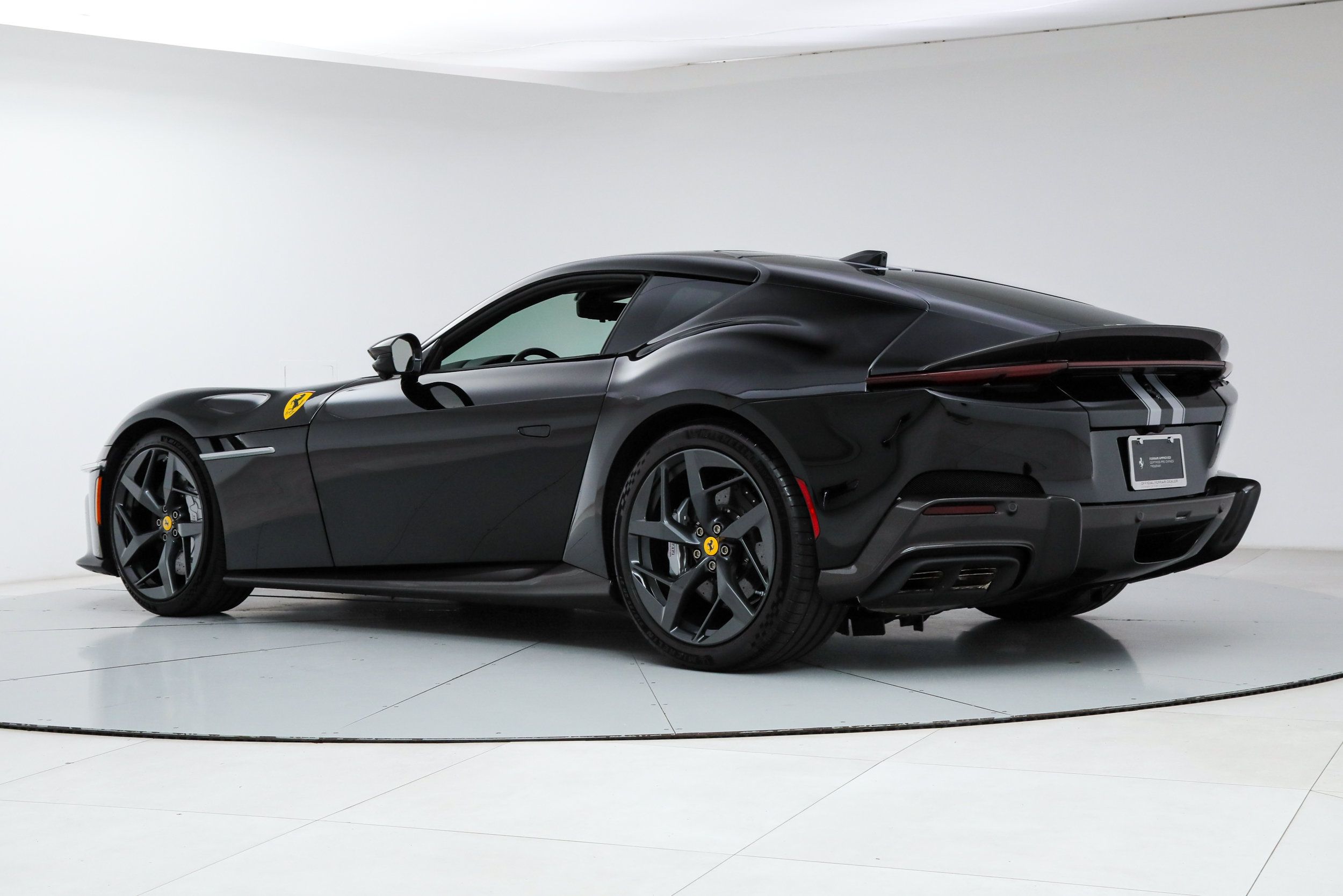 Certified 2025 Ferrari 12Cilindri RWD image 4