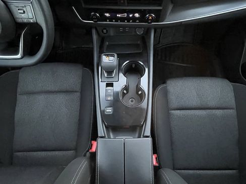 Used 2024 Nissan Rogue SV image 19