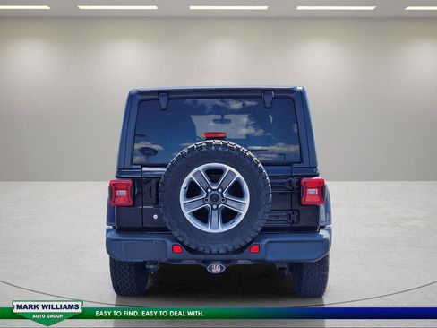 Used 2018 Jeep Wrangler Unlimited Sahara w/ Uconnect 4C Nav & Sound Group AWD/4WD image 5