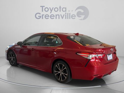 Used 2020 Toyota Camry SE w/ Convenience Package FWD image 4