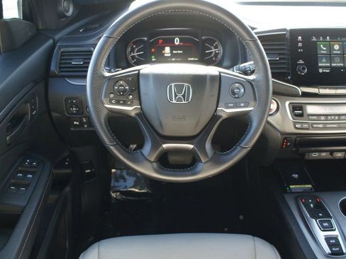 Used 2025 Honda Passport EX-L image 5