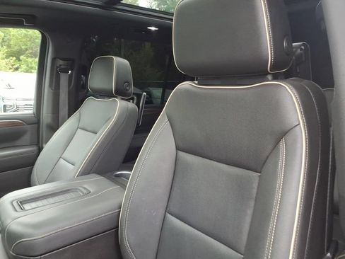 Used 2023 Chevrolet Suburban Premier AWD/4WD image 13