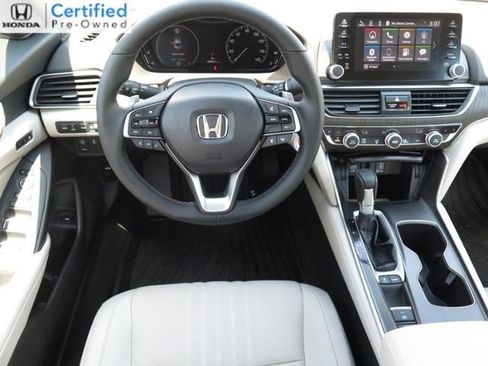Certified 2018 Honda Accord Touring image 4