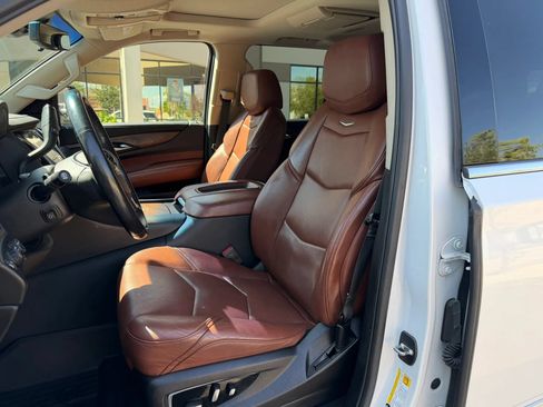 Used 2019 Cadillac Escalade Premium Luxury AWD/4WD image 10