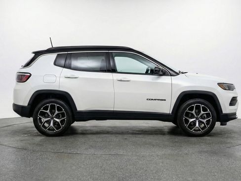 Used 2025 Jeep Compass Limited AWD/4WD image 11
