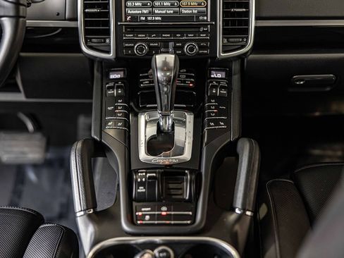 Used 2014 Porsche Cayenne Platinum Edition image 42
