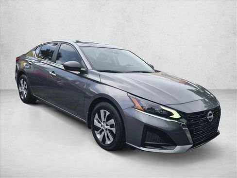 Certified 2025 Nissan Altima 2.5 S FWD image 3
