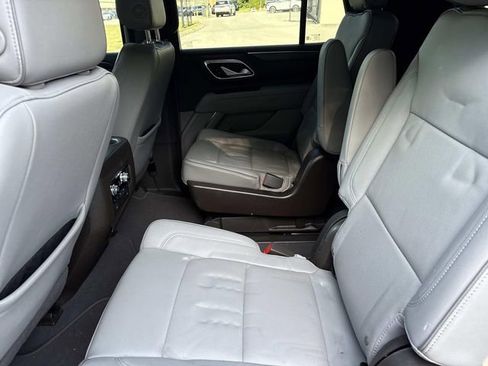 Used 2022 GMC Yukon SLT w/ SLT Luxury Package AWD/4WD image 11