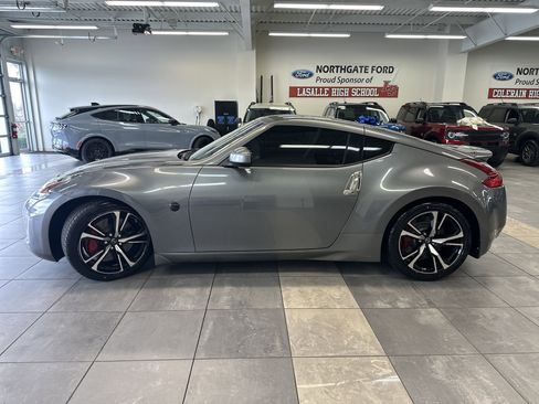 Used 2018 Nissan 370Z w/ Sport Package image 12
