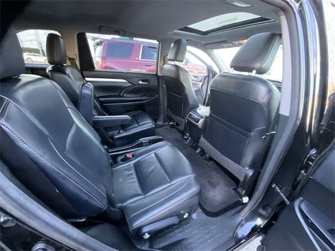 Used 2015 Toyota Highlander XLE image 29