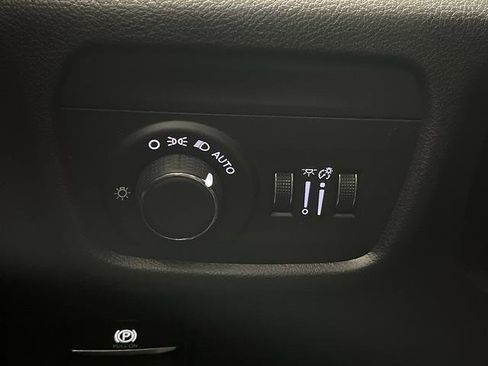 Used 2023 Jeep Grand Cherokee Laredo image 21