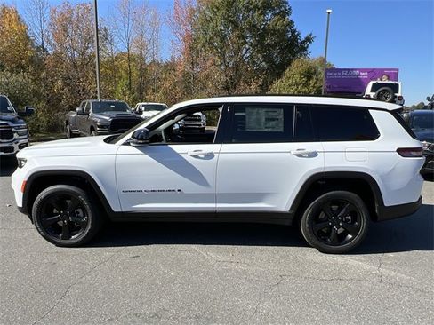 New 2025 Jeep Grand Cherokee L Altitude image 10