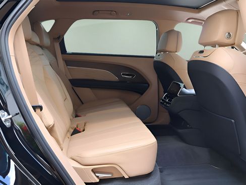 Used 2024 Bentley Bentayga Extended Wheelbase AWD/4WD image 21