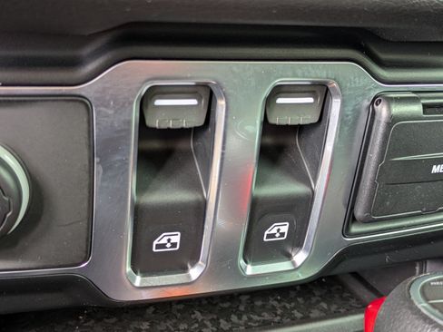 Used 2025 Jeep Wrangler Sport AWD/4WD image 22