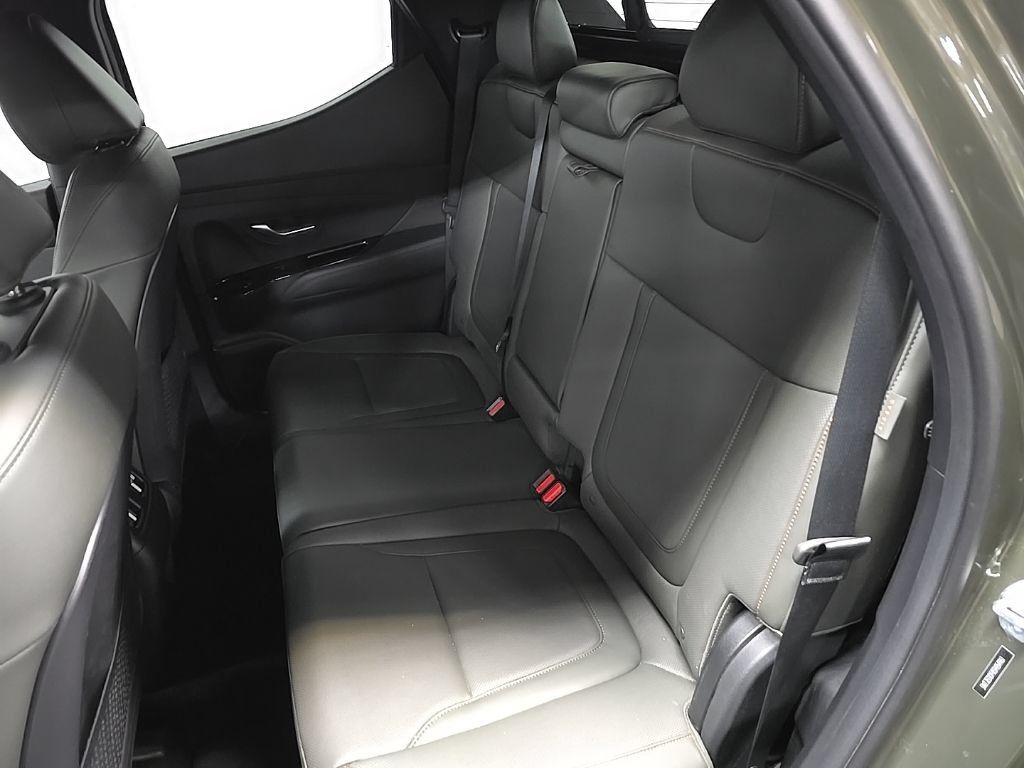 Used 2025 Hyundai Santa Cruz Limited AWD/4WD image 33