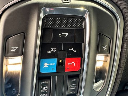 Used 2023 Jeep Grand Cherokee L Altitude AWD/4WD image 18