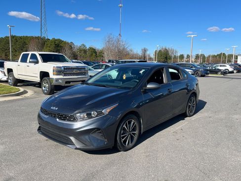 Used 2023 Kia Forte LXS image 4