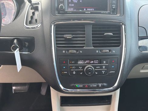 Used 2019 Dodge Grand Caravan SXT w/ Driver Convenience Group FWD image 93