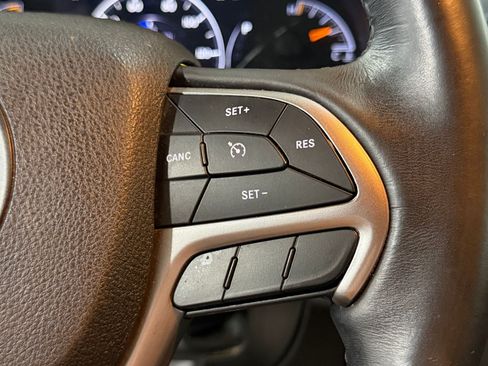 Used 2018 Jeep Grand Cherokee Altitude AWD/4WD image 28