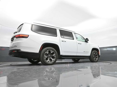 Used 2023 Jeep Wagoneer L Series III w/ Preferred Equipment Group image 43