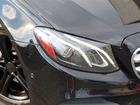 Used 2017 Mercedes-Benz E 300 4MATIC image 28