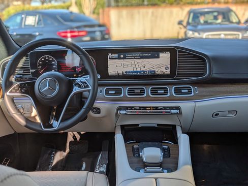 Certified 2025 Mercedes-Benz GLS 450 4MATIC image 31