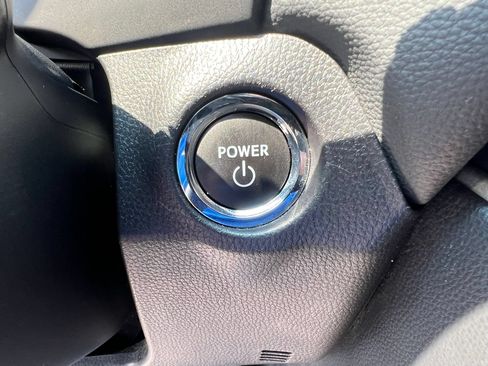 Used 2025 Toyota RAV4 XLE AWD/4WD image 18