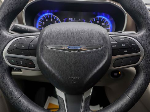 Used 2020 Chrysler Voyager LX image 25