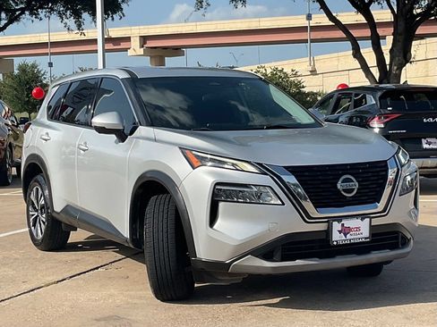 Used 2021 Nissan Rogue SV FWD image 3