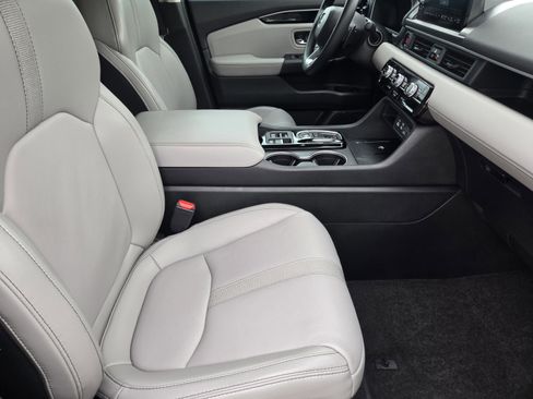Certified 2024 Honda Pilot Touring image 10