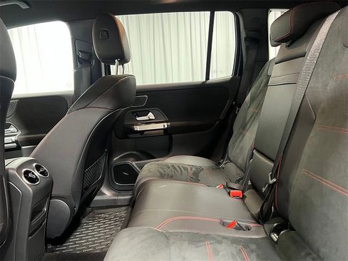 Used 2025 Mercedes-Benz GLB 250 4MATIC image 25