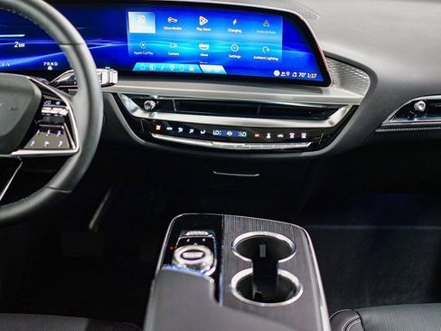 Used 2025 Cadillac Lyriq Sport image 13