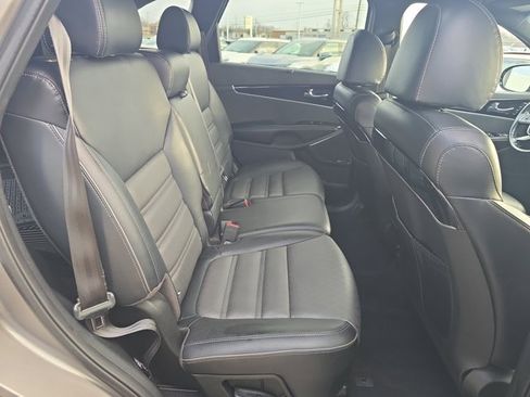 Used 2019 Kia Sorento SX image 21