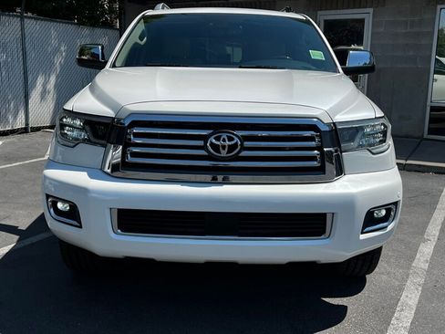 Used 2019 Toyota Sequoia Platinum w/ Carpet Mat Package (TMS) AWD/4WD image 2