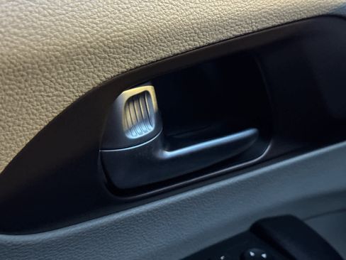 Used 2019 Chrysler Pacifica Touring-L image 24