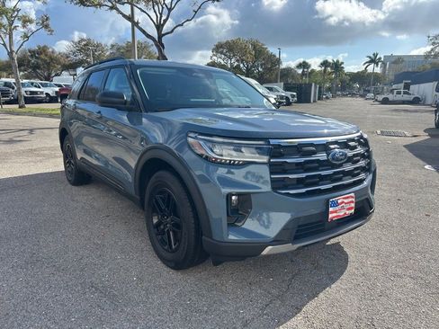 New 2026 Ford Explorer Active w/ Active Comfort Package image 2