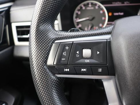 Used 2024 Mitsubishi Outlander ES image 18