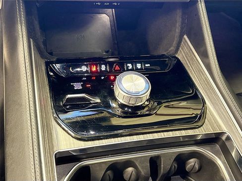 Used 2024 Jeep Wagoneer L Series II w/ Flexible Seating Group image 17