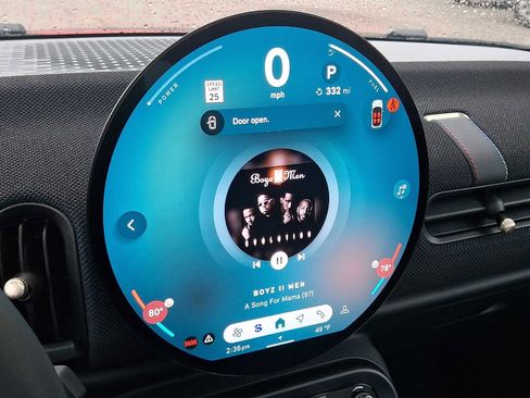 Used 2025 MINI Cooper 2-Door Hardtop image 17