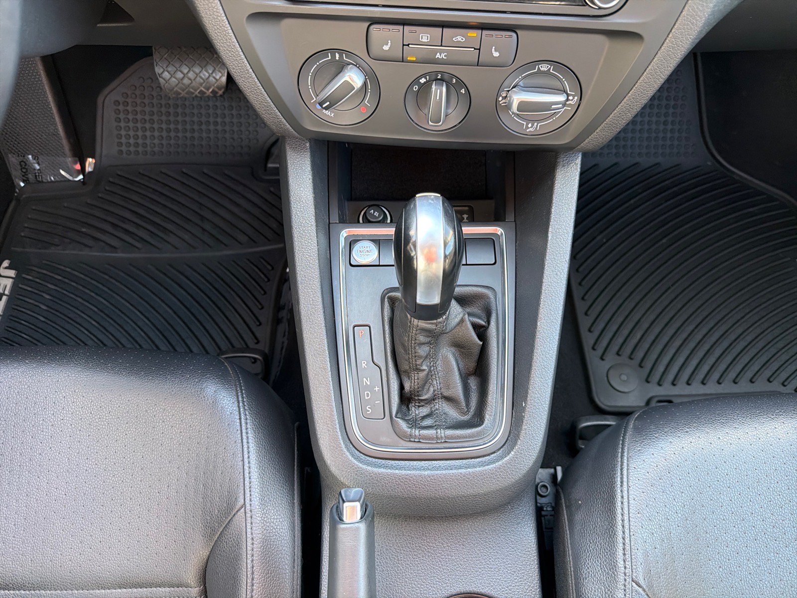 Used 2017 Volkswagen Jetta SE FWD image 22