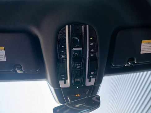 Certified 2023 Porsche Cayenne AWD/4WD image 10